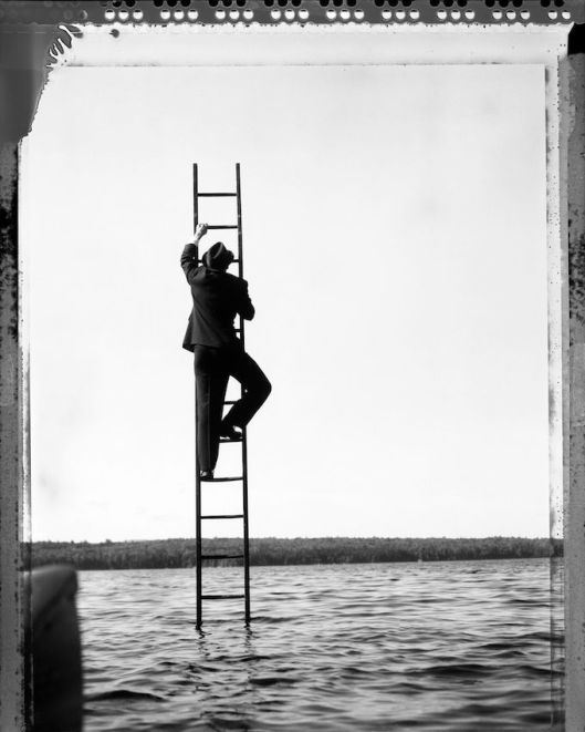 Mielekäs työ on tavoitteellista! Kuva Stephen Sheffield http://www.mymodernmet.com/profiles/blogs/stephen-sheffield-surreal-self-portraits